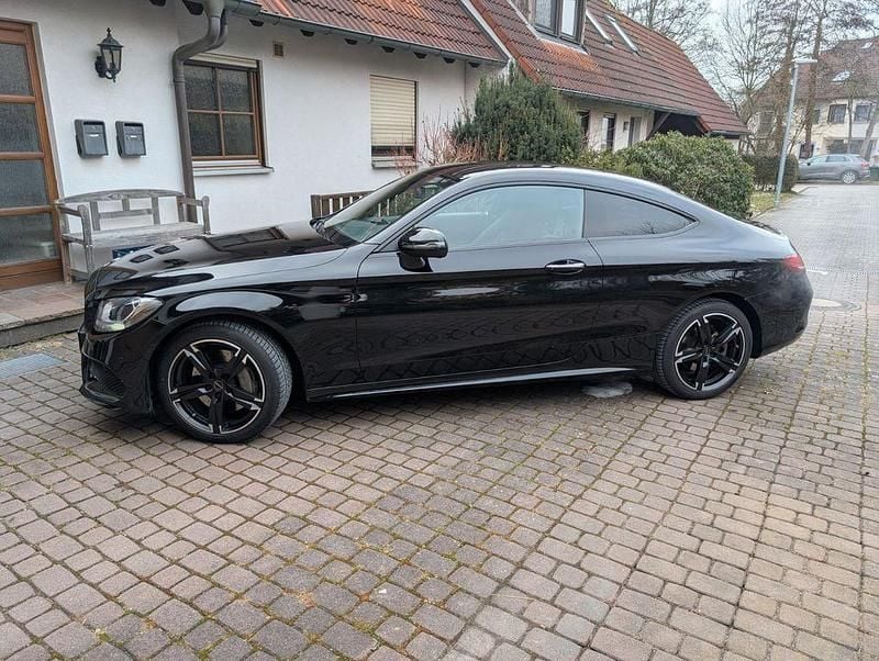 Schwarz Gebraucht 2017 Mercedes C400 Coupé | 37.500 € (Etwas zu teuer) - Bild 1/4