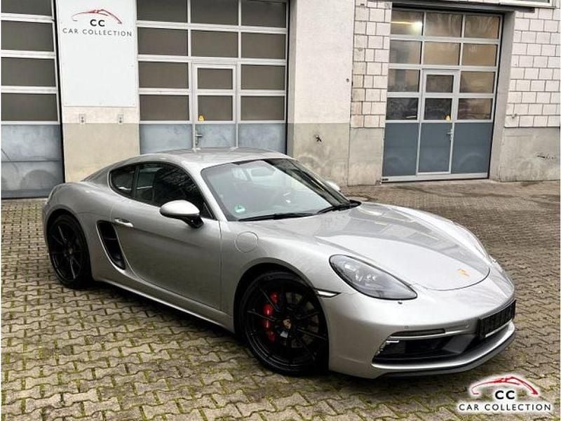 Gtsilber metallic u2 (metallic) Gebraucht 2023 Porsche Cayman GTS Coupé | 89.888 € (Fairer Preis) - Bild 1/4