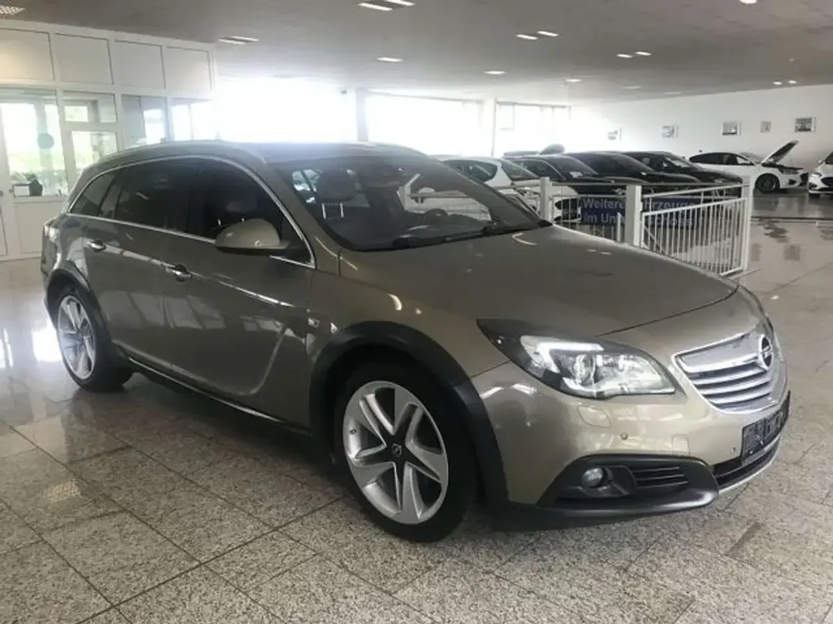 Gebraucht Opel Insignia Country Tourer 194 PS (142 kW) 2014 Gruen, metallic Kombi