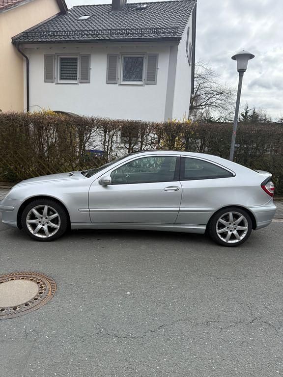Gebraucht Mercedes C230 204 PS (150 kW) 2007 Silber Coupé