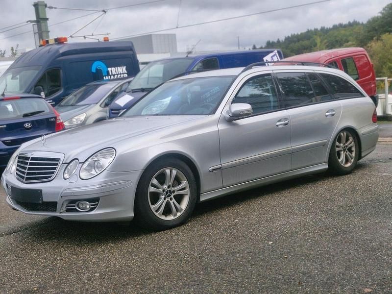 Silber Gebraucht 2008 Mercedes E280 Kombi | 3.490 € - Bild 1/4