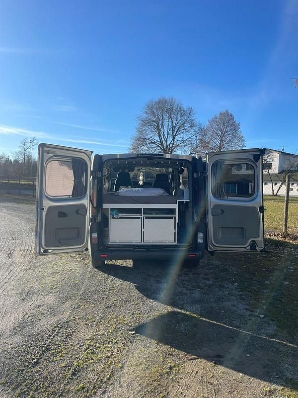 Gebraucht Opel Vivaro 135 PS (99 kW) 2004 Silber Van / Kleinbus