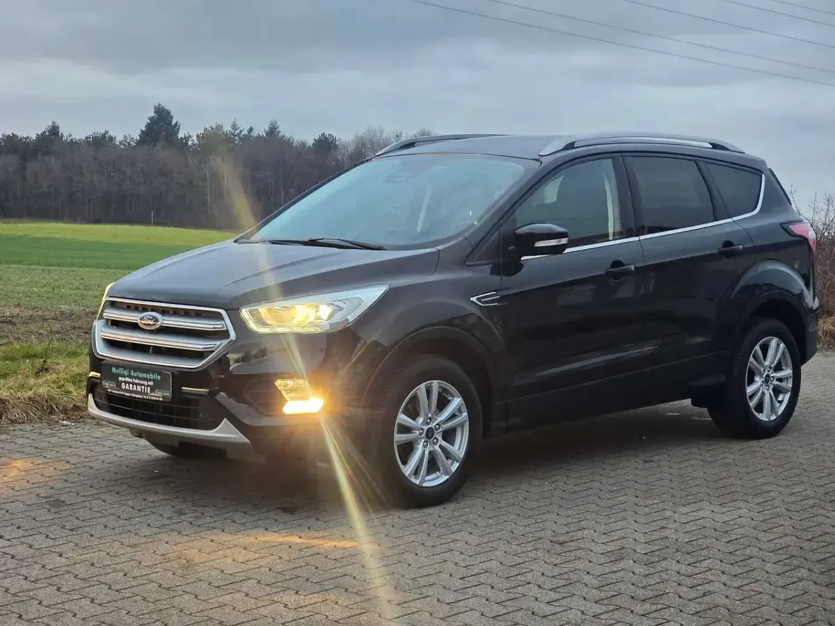 Gebraucht Ford Kuga 150 PS (110 kW) 2019 Iridiumschwarz metallic SUV