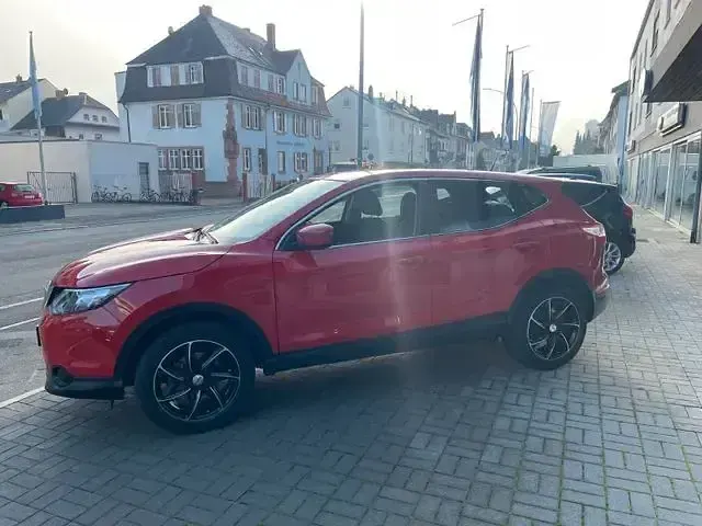 Gebraucht Nissan Qashqai Visia 116 PS (85 kW) 2017 Rot SUV