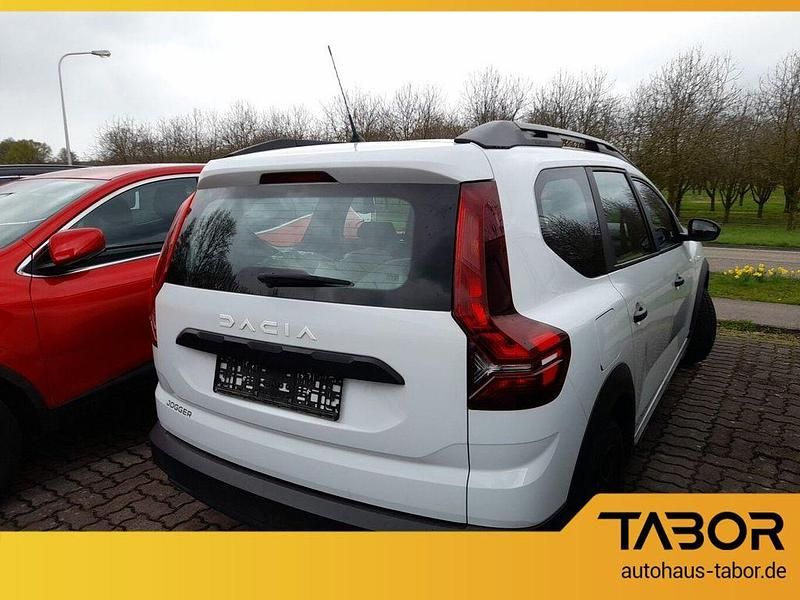 Second-hand Dacia Jogger Expression 101 CP (74 kW) 2023 Alb Monovolum