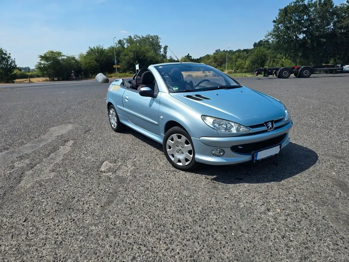 Gebraucht Peugeot 206 CC 109 PS (80 kW) 2004 Andere farben Cabrio