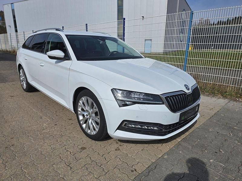 Gebraucht Skoda Superb Style 150 PS (110 kW) 2023 Weiß Kombi