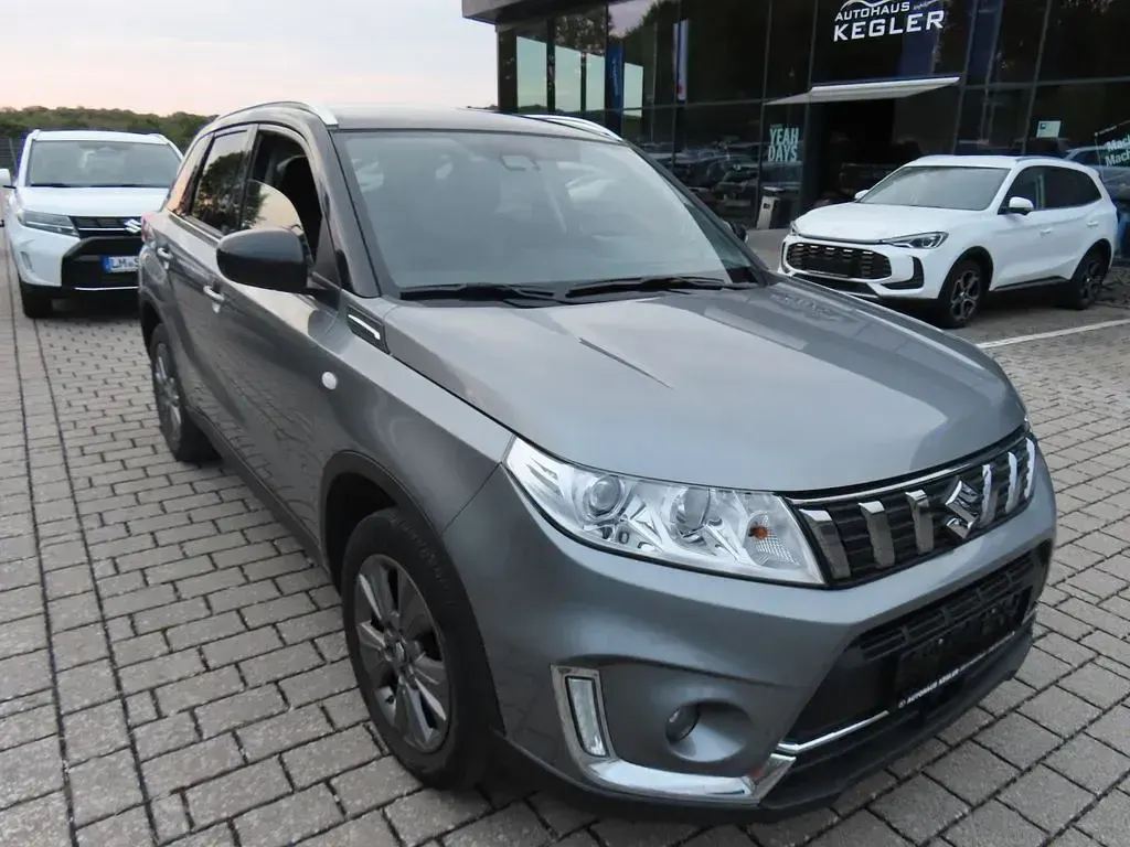Gebraucht Suzuki Vitara Comfort 111 PS (81 kW) 2019 Schwarz SUV