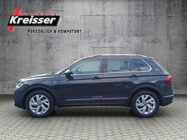 Gebraucht VW Tiguan Elegance 150 PS (110 kW) 2022 Grau (uranograu) SUV