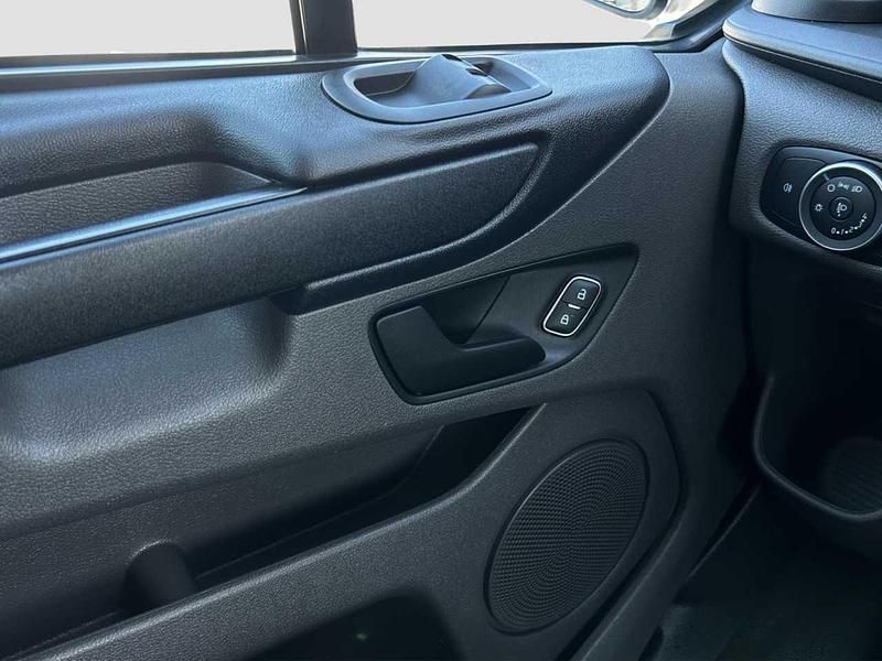 Frostweiß Gebraucht 2021 Ford Tourneo Kombi | 24.480 € (Etwas zu teuer) - Bild 1/4