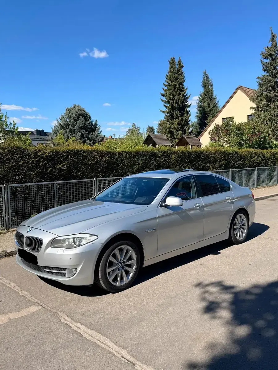 Second-hand BMW 520 184 CP (135 kW) 2012 Argintiu Berlinǎ