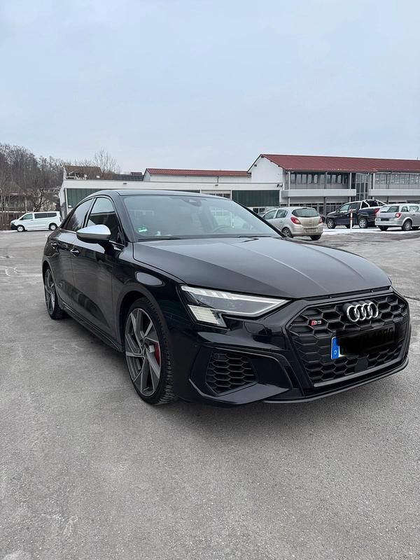 Schwarz Gebraucht 2020 Audi S3 Ambiente Limousine | 28.500 € (Teuer) - Bild 1/4
