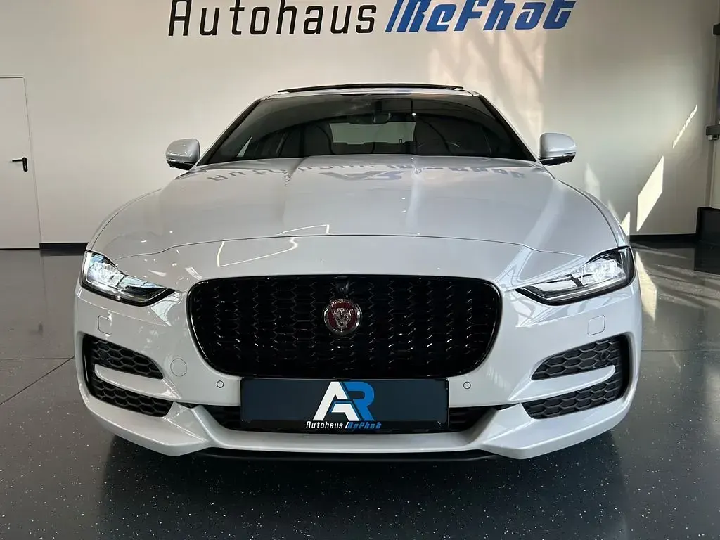Gebraucht Jaguar XE R-Dynamic 250 PS (183 kW) 2020 Weiß Limousine