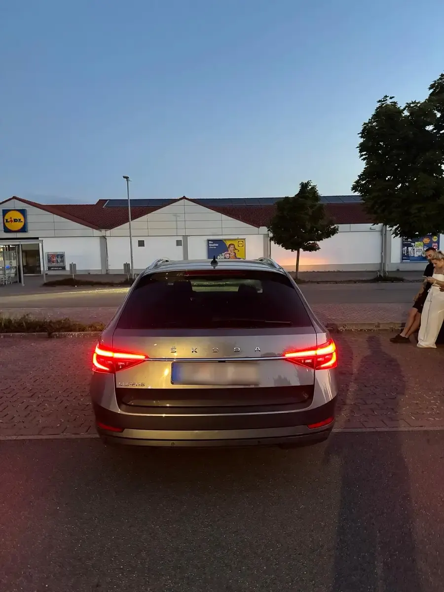 Gebraucht Skoda Superb Style 150 PS (110 kW) 2022 Grau Kombi