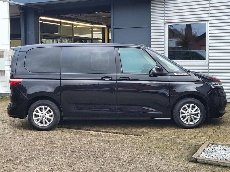 Gebraucht VW Multivan 150 PS (110 kW) 2023 Deep black perleffekt Van