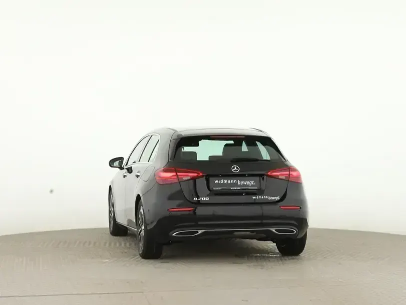 Gebraucht Mercedes A200 163 PS (119 kW) 2026 Schwarz Limousine