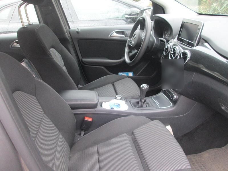 Gebraucht Mercedes B180 109 PS (80 kW) 2017 Silber Van / Kleinbus