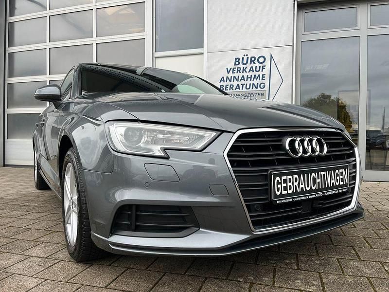 Grau Gebraucht 2020 Audi A3 Limousine | 18.890 € (Guter Preis) - Bild 1/4