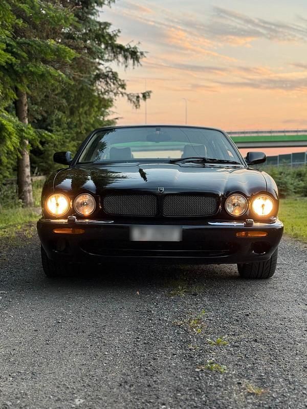 Schwarz Gebraucht 1998 Jaguar XJR Limousine | 7.800 € (Fairer Preis) - Bild 1/4