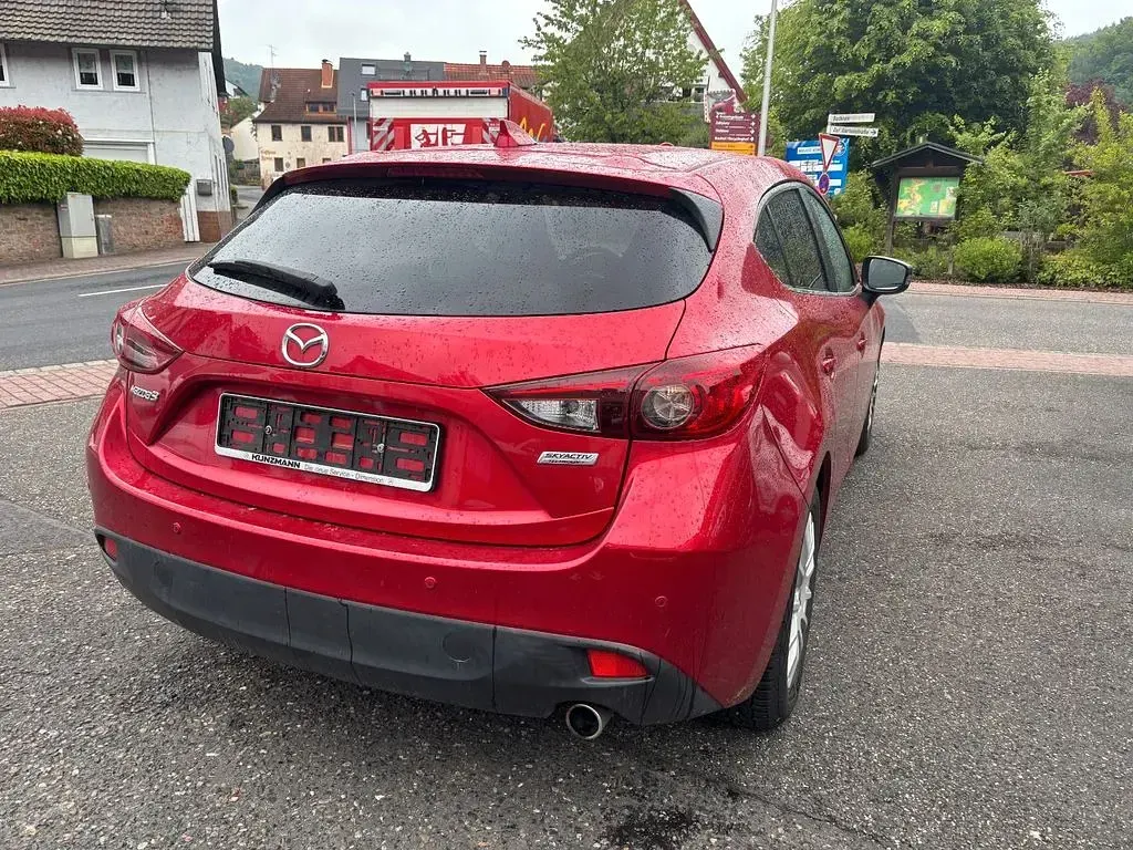 Gebraucht Mazda 3 Center-Line 105 PS (77 kW) 2017 Rot Limousine