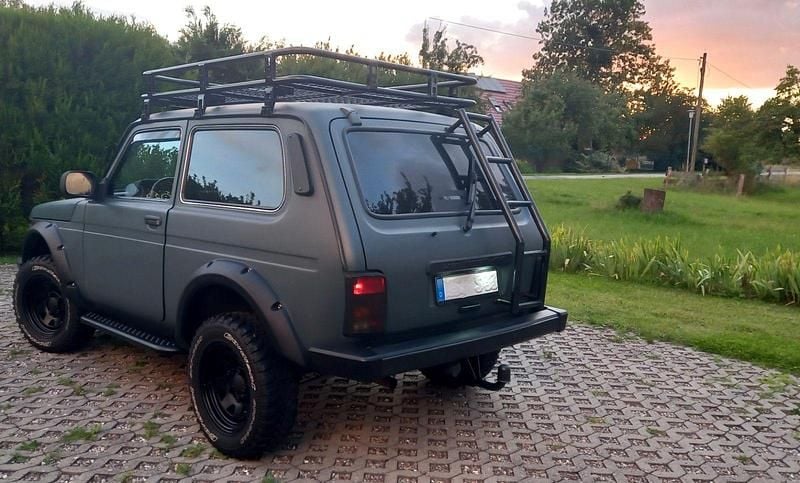 Grau Gebraucht 2020 Lada niva SUV | 20.500 € (Teuer) - Bild 1/4
