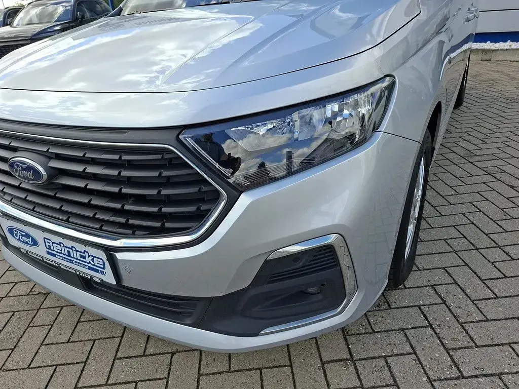 Gebraucht Ford Tourneo Connect Titanium 122 PS (89 kW) 2023 Silber Van / Kleinbus