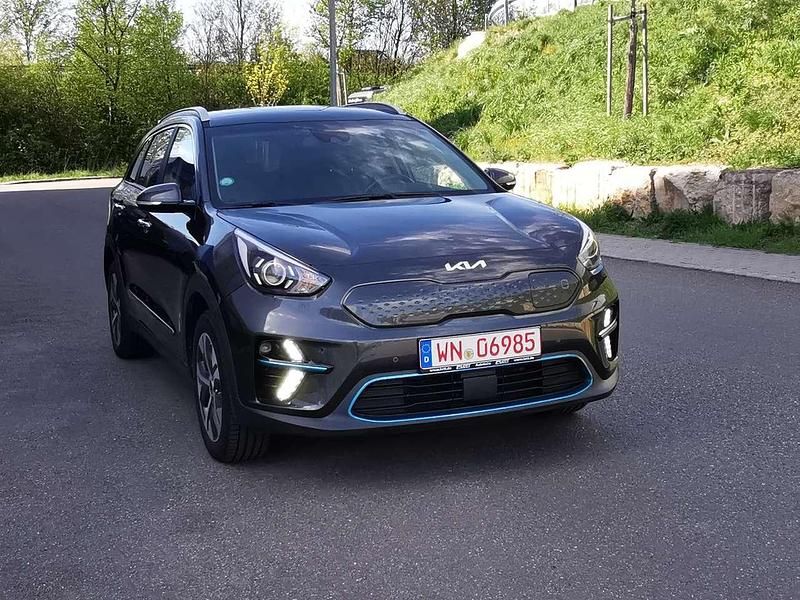 Grau Gebraucht 2021 Kia e-Niro 2 SUV | 16.900 € - Bild 1/4