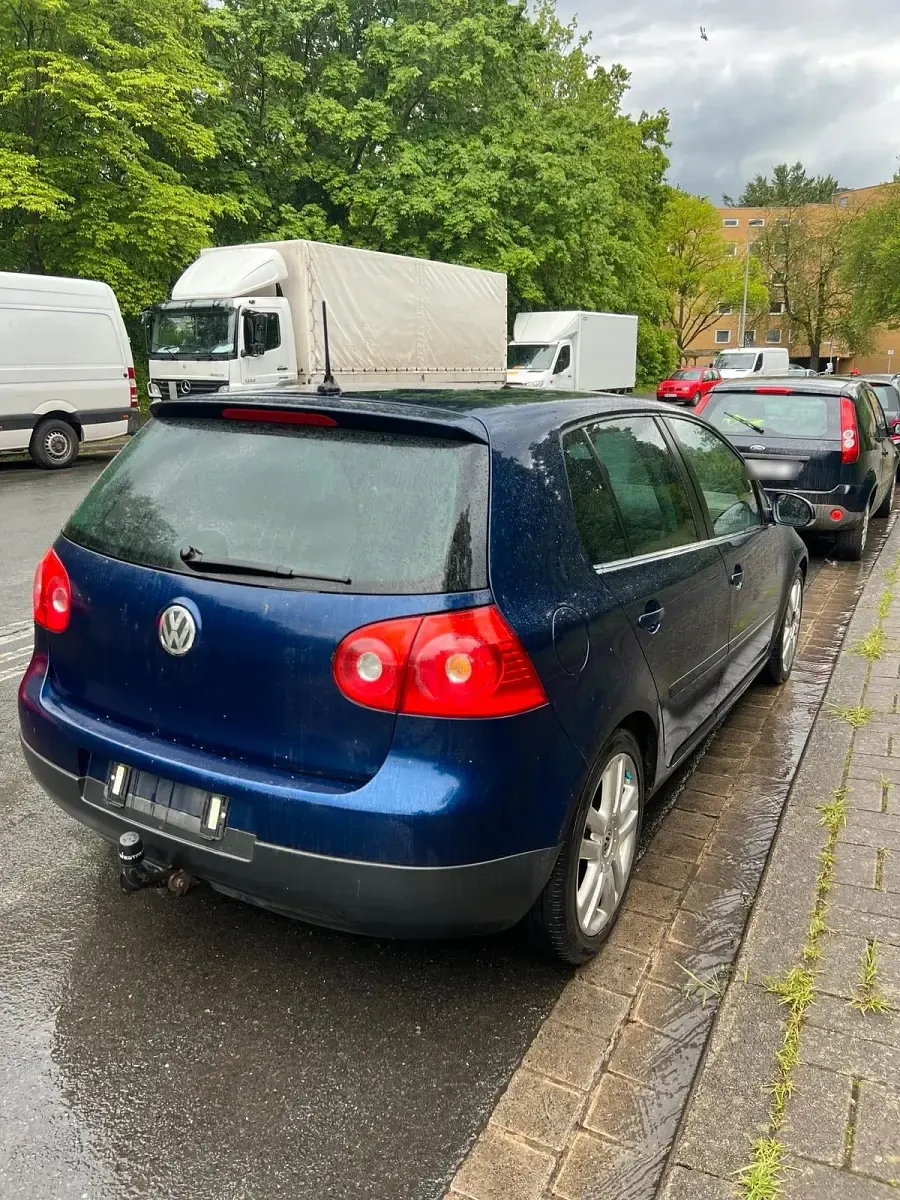 Gebraucht VW Golf V 115 PS (84 kW) 2005 Blau Kleinwagen