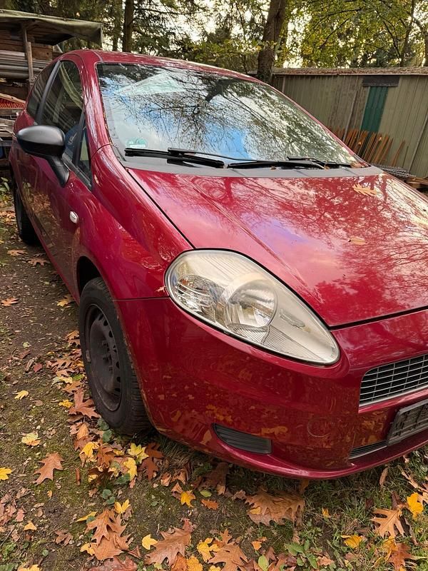 Rot Gebraucht 2009 Fiat Grande Punto Kleinwagen | 1.299 € (Guter Preis) - Bild 1/4