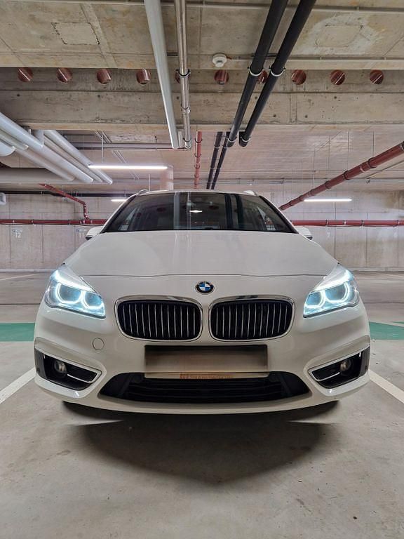 Weiß Gebraucht 2017 BMW 218 Gran Tourer Luxury Line Van / Kleinbus | 11.990 € (Superpreis) - Bild 1/4