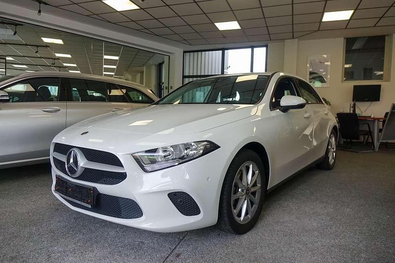 Gebraucht Mercedes A200 163 PS (119 kW) 2024 Weiß Limousine