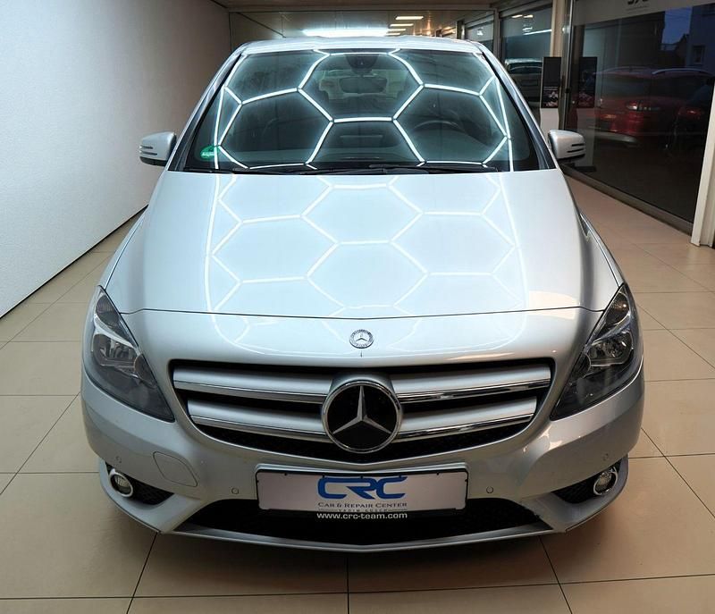 Gebraucht Mercedes B180 109 PS (80 kW) 2014 Silber Van / Kleinbus