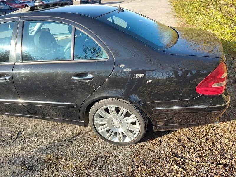 Second-hand Mercedes E350 Avantgarde 272 CP (200 kW) 2006 Negru Berlinǎ
