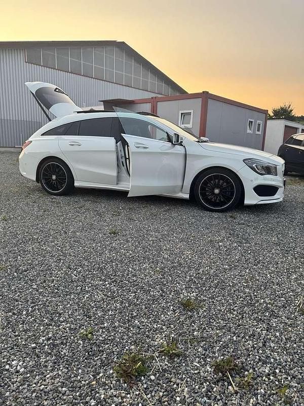 Weiß Gebraucht 2015 Mercedes CLA250 Limousine | 20.500 € (Fairer Preis) - Bild 1/4