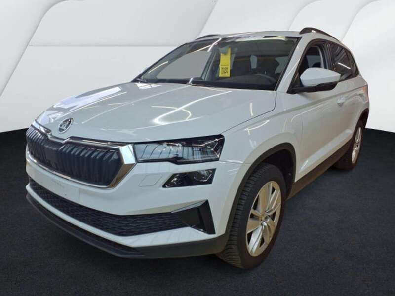 Moonweiss metallic Gebraucht 2024 Skoda Karoq Selection SUV | 31.930 € (Fairer Preis) - Bild 1/3