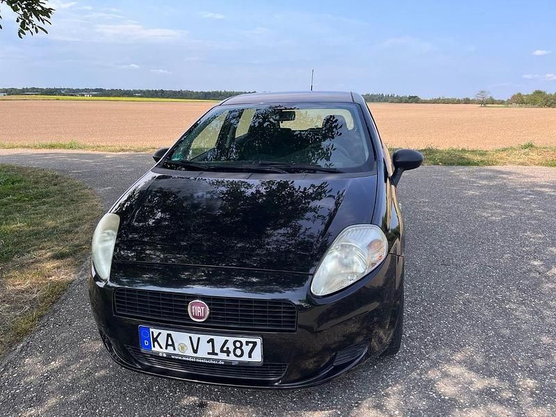 Schwarz Gebraucht 2011 Fiat Grande Punto Kleinwagen | 2.800 € (Fairer Preis) - Bild 1/4
