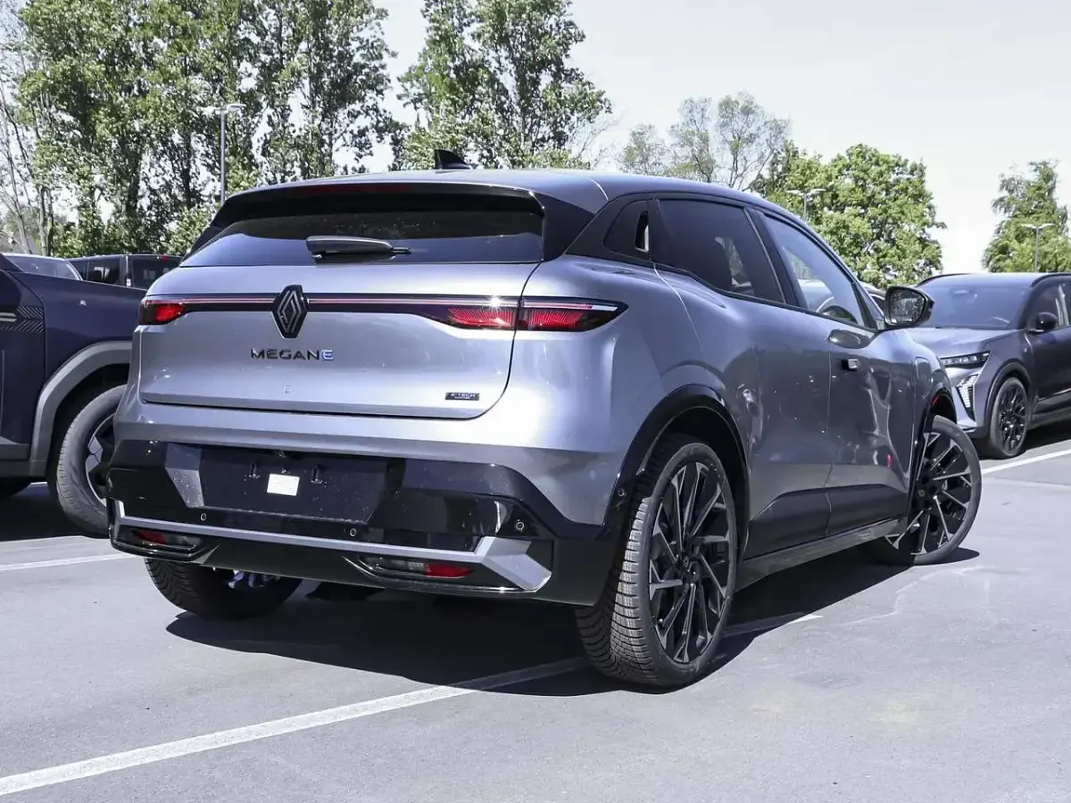 Nowe Renault Megane E-Tech Esprit Alpine 160 kW (218 KM) 2026 Szary Sedan/Limuzyna