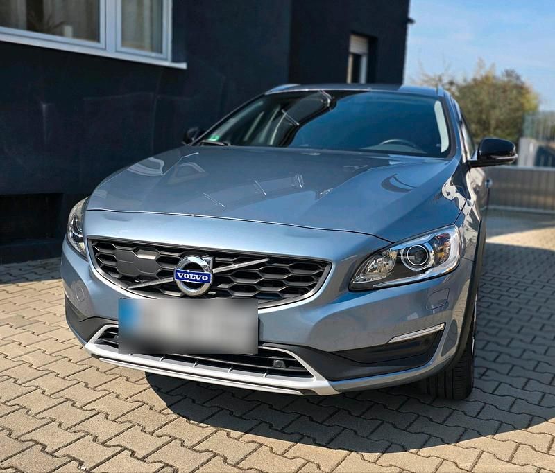 Gebraucht Volvo V60 CC 190 PS (139 kW) 2016 Blau Kombi