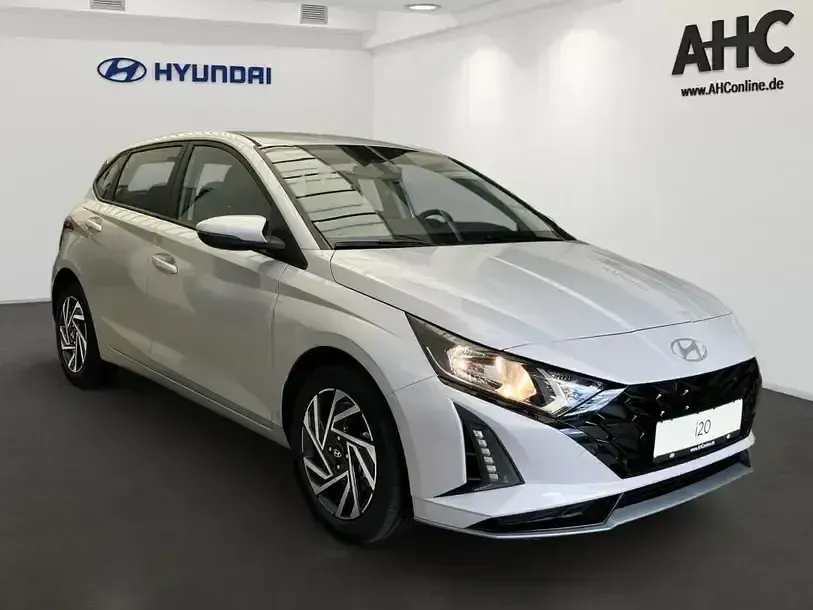 Gebraucht Hyundai i20 Trend 101 PS (74 kW) 2025 Grau lumen grey Limousine