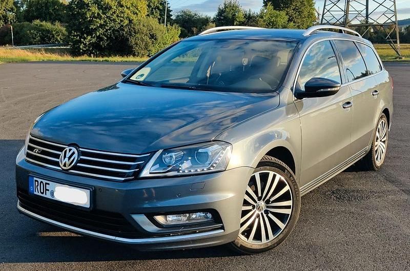 Grau Gebraucht 2013 VW Passat R-line Kombi | 8.199 € (Etwas zu teuer) - Bild 1/4