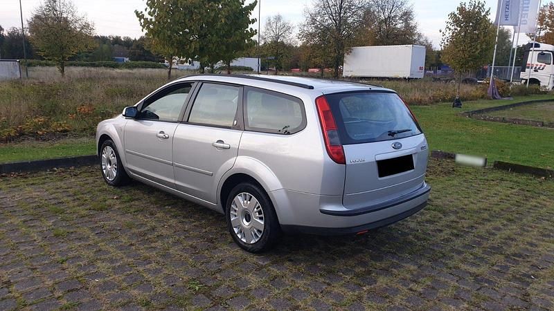 Gebraucht Ford Focus Ghia 100 PS (73 kW) 2006 Silber Kombi