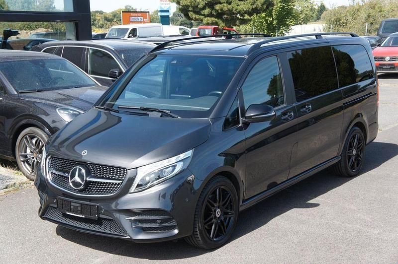 Grau Gebraucht 2022 Mercedes V250 AMG line Van / Kleinbus | 51.888 € (Fairer Preis) - Bild 1/4