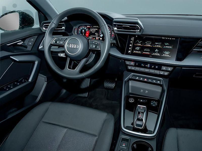 Gebraucht Audi A3 Sportback 116 PS (85 kW) 2025 Schwarz Kleinwagen