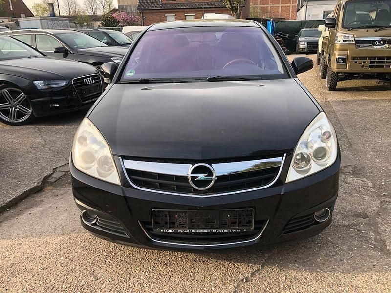 Gebraucht Opel Signum Edition+ 140 PS (102 kW) 2008 Schwarz Kleinwagen