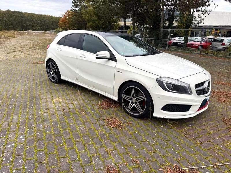Weiß Gebraucht 2013 Mercedes A250 AMG line Limousine | 11.500 € (Superpreis) - Bild 1/4