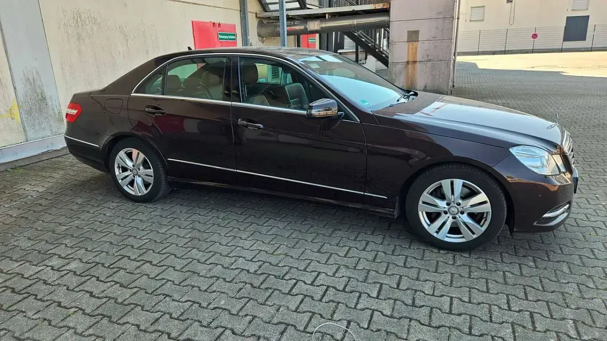 Gebraucht Mercedes E300 252 PS (185 kW) 2012 Cupritbraun  metalliclack Limousine