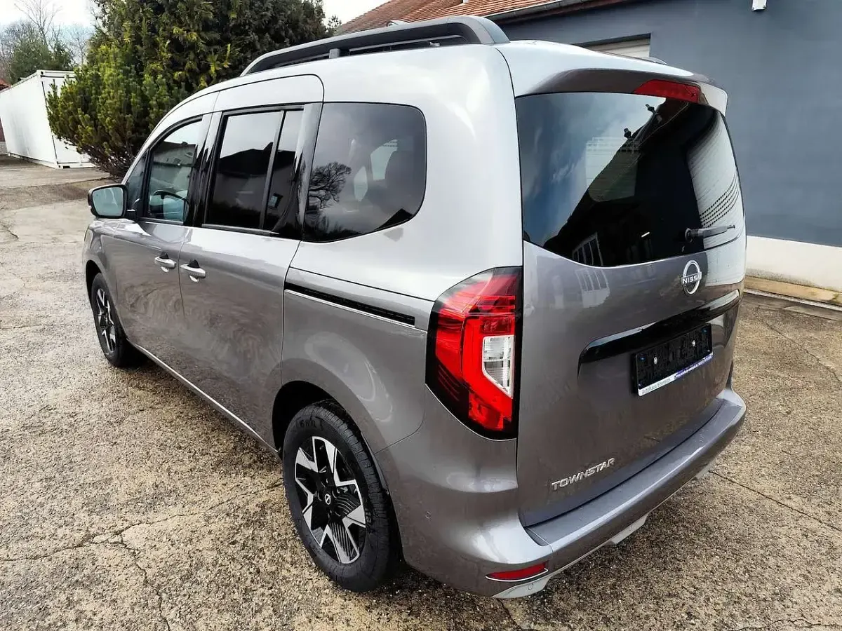 Neu Nissan Townstar 360º 131 PS (96 kW) 2026 Gris cassiopee Van / Kleinbus