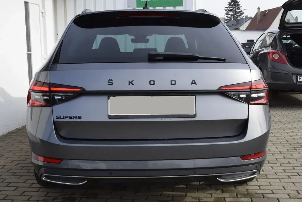Gebraucht Skoda Superb SportLine 200 PS (147 kW) 2024 Grau Kombi