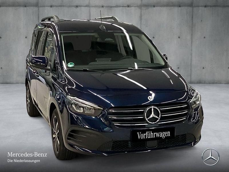 Gebraucht Mercedes T180 Progressive 131 PS (96 kW) 2025 Blau Van / Kleinbus