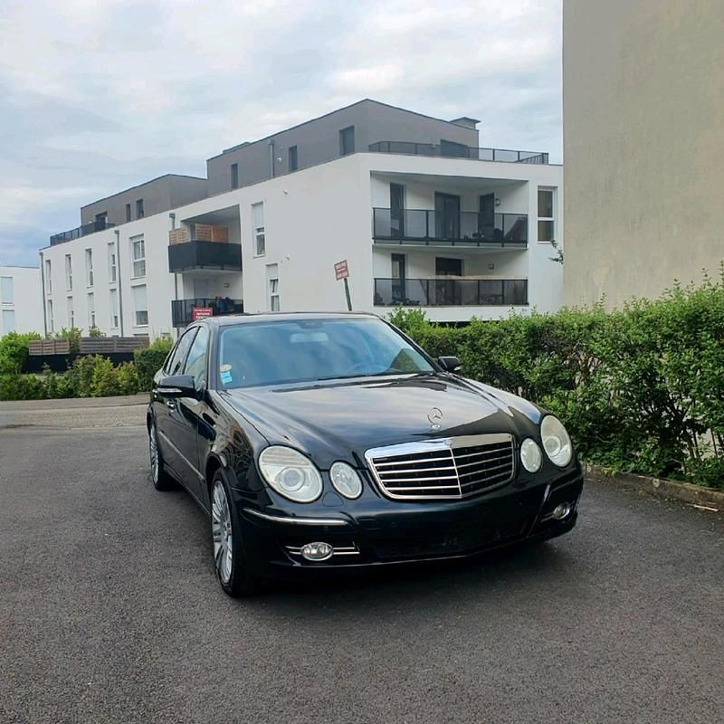 Schwarz Gebraucht 2008 Mercedes E200 Limousine | 9.600 € - Bild 1/4